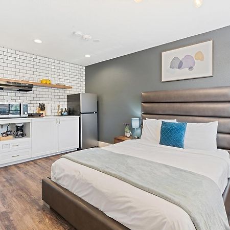 Empire Condos By Barsala Москоу Экстерьер фото